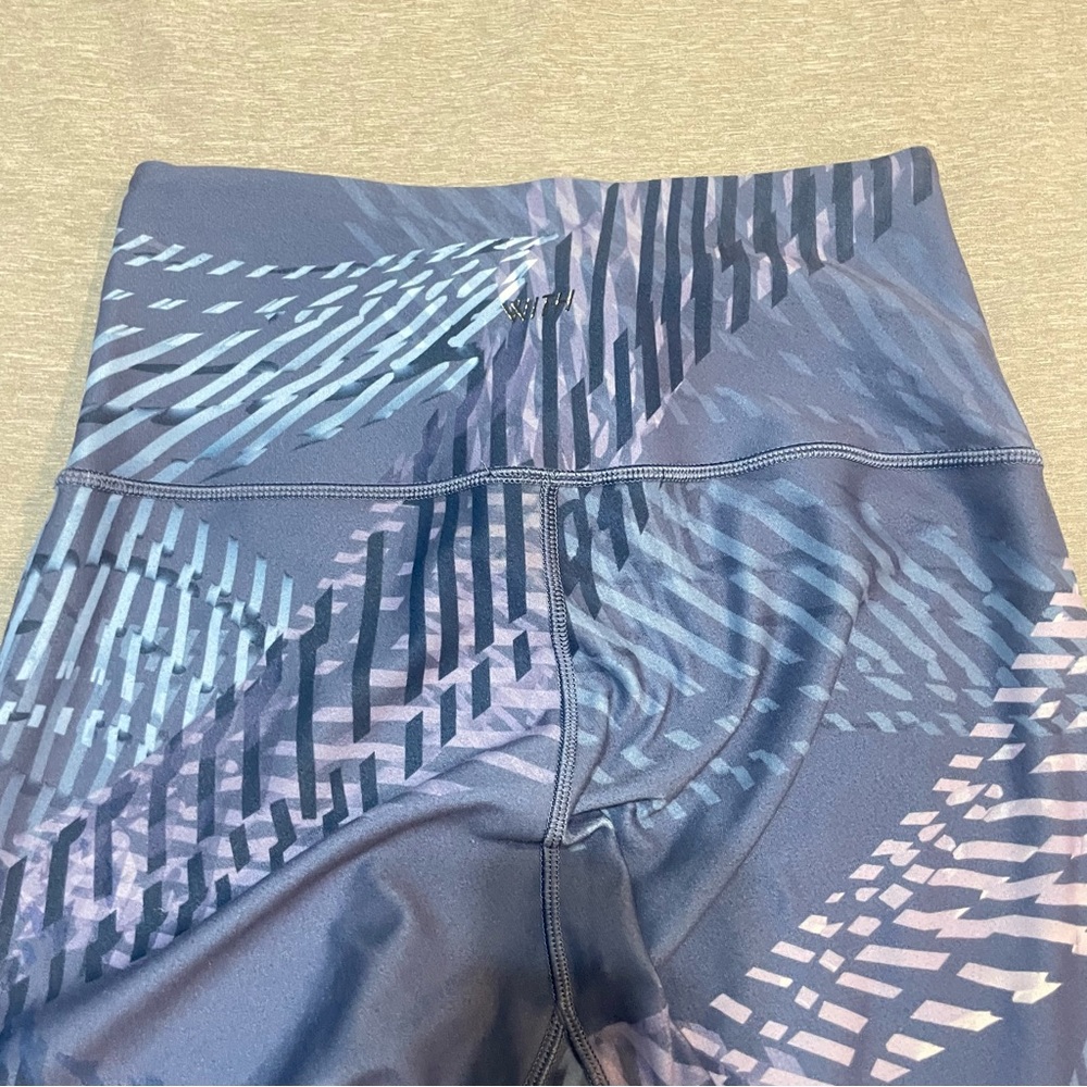 Peloton WITH Zepheria Reversible Capri Leggings High Rise Medium - Picture 4 of 11